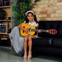 Pack de guitarra clásica española de tamaño 1/4 para niños XF de 3rd Avenue, Guitarra acústica con cuerdas de nylon, funda de transporte, cejilla y púas, Natural - details 4