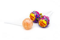 Caja de Chupa Chups XXL slim con 25 unidades de 29 gr cada una - Chupa ChupsXXL es más grande y ofrece una combinación de sabores única; tiene diferentes capas de sabores de caramelo y un chicle enorme en su interior, es práctico e higiénico - details 3