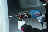 Bosch Professional GBH 2-26 F - Martillo perforador combinado (2,7 J, máx. hormigón 26 mm, portabrocas SDS plus + cilíndrico, en maletín), azul, 44.6 x 36 x 11.6 cm - details 4