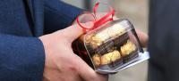 Ferrero Rocher - Descubre toda la variedad de productos Ferrero Rocher, Mon Cherie, Raffaello...y en todos los tamaños! - El bombón por excelencia. Una experiencia de sabor única con capas llenas de contrastes - details 6