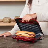 Solac - Sandwichera electrica Buon Panini 750W en color rojo. Para bocadillos, tostar pan, paninis o sandciches. Sellado perfecto, indicadores de funcionamiento, recubrimiento antiadherente, compacta. - details 2