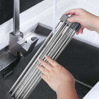 Marctani Escurreplatos Plegable sobre Fregadero - Escurridor de Platos Enrrollable de Acero Inoxidable, Malla de Drenaje Resistente AL Calor para Secar Frutas, Verduras y Platos (43x30 cm, Negro) - details 1