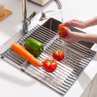 Marctani Escurreplatos Plegable sobre Fregadero - Escurridor de Platos Enrrollable de Acero Inoxidable, Malla de Drenaje Resistente AL Calor para Secar Frutas, Verduras y Platos (43x30 cm, Negro) - details 3
