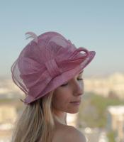 Sombrero mujer rosa con plumas especial para bodas y eventos - details 0