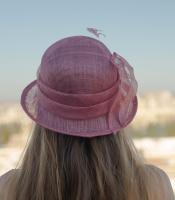 Sombrero mujer rosa con plumas especial para bodas y eventos - details 1