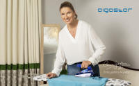 AIGOSTAR Plancha de Viaje Plancha Vapor, Asa plegable, Suela de Acero Inoxidable, Selector de Temperatura (Depósito 80ml, Doble Voltaje 120V-240V, 1100W) - details 0