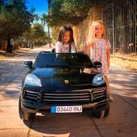 INJUSA - Coche Eléctrico Infantil Porche Cayenne, Coche a Batería para Niños de 3 a 4 Años, Batería 12V, Luces, Sonidos, Mp3, Marcha atrás, 2 Velocidades, Radio Control, 6 km/h, Licencia Porsche, Color Blanco o Negro - details 1