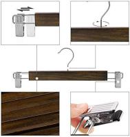 Percha de Madera con Pinza Acero, Perchas de Madera Natural, Blanco, Negro, Marrón. Robusta y Brillante Percha para Pantalones Shorts Faldas Calcetines y Ropa Interior, con Clips Antideslizantes y Ganchos Giratorios - details 1