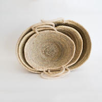 Pack de 3 capazos de palma de tamaño diferente incluye mini pequeño y mediano Capazo mini – 20cm x 12cm de alto Capazo pequeño – 23cm x 16cm de alto Capazo mediano – 30cm x 18cm de alto - details 1