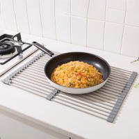 Marctani Escurreplatos Plegable sobre Fregadero - Escurridor de Platos Enrrollable de Acero Inoxidable, Malla de Drenaje Resistente AL Calor para Secar Frutas, Verduras y Platos (43x30 cm, Negro) - details 7